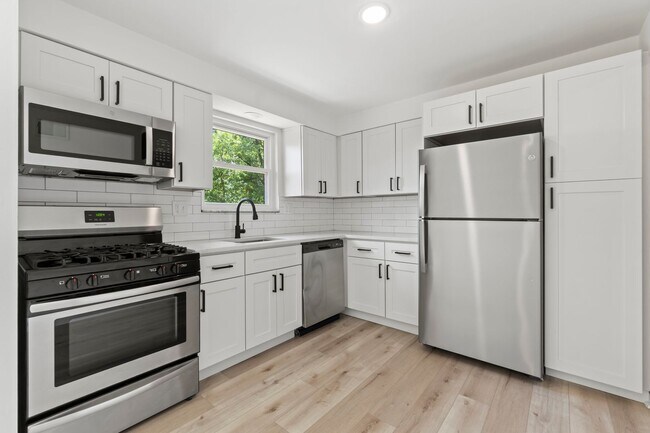 Building Photo - AVAILABLE NOW! Check out this BEATIFULLY RENOVATED 2-bedroom townhome in North Versailles!