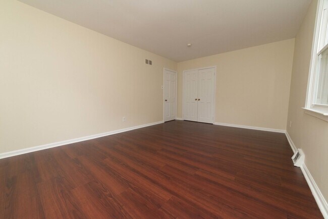 Building Photo - 440 Cricket Ln