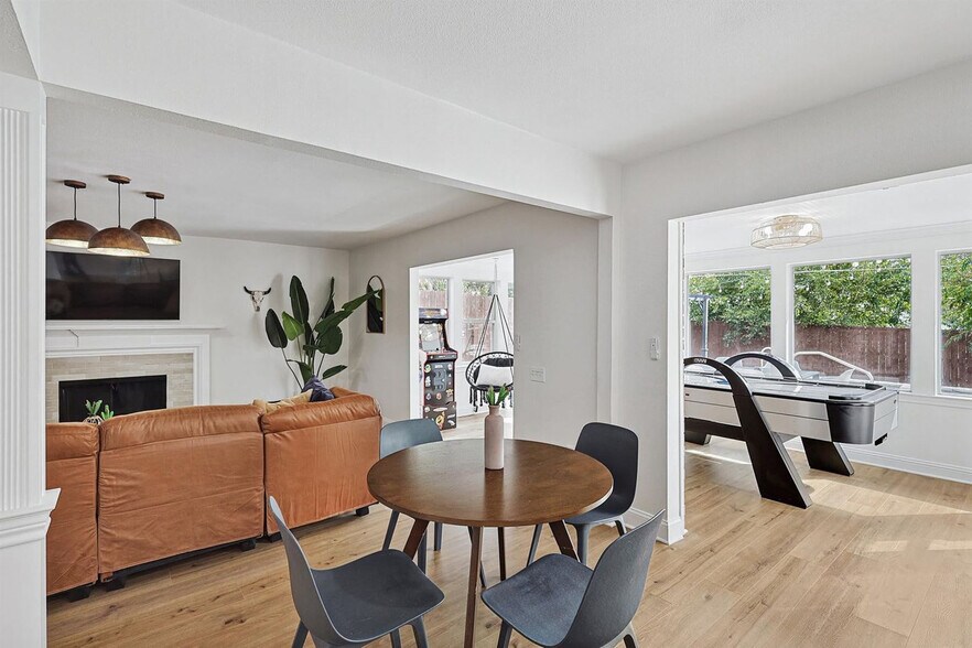 Building Photo - 6872 Greenleaf Dr