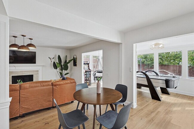 Building Photo - 6872 Greenleaf Dr