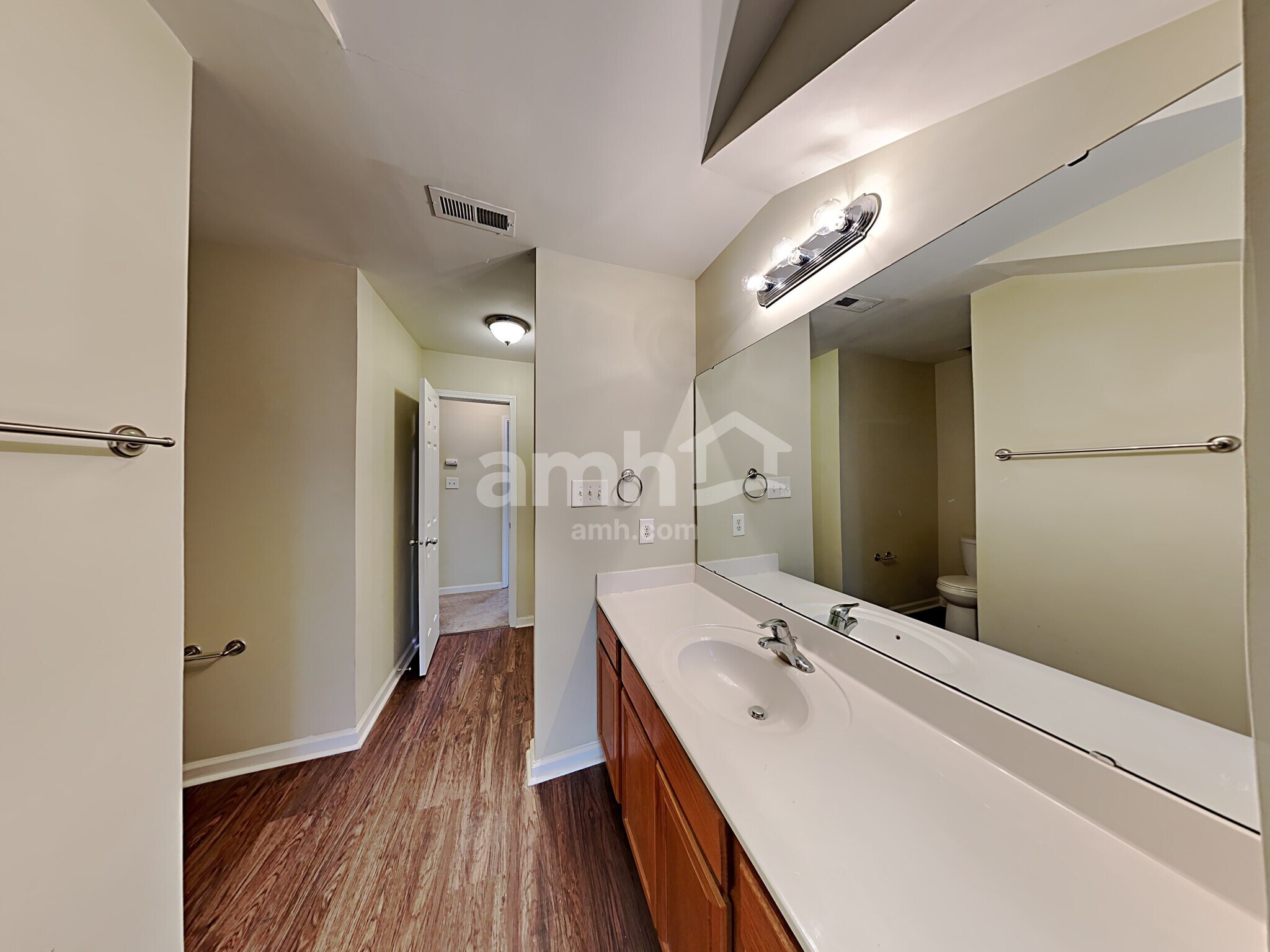 Building Photo - 3616 Willowtree Ln