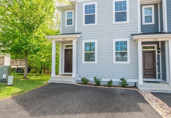 Building Photo - 132 Longwood Dr