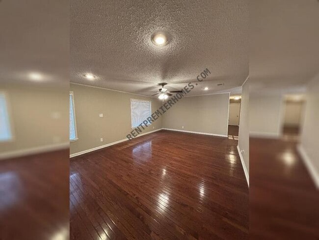 Building Photo - 322 E Lee Ave