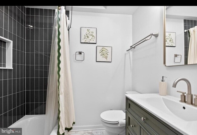 Building Photo - 304 Pine St