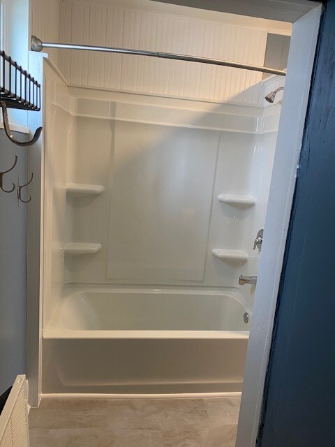 Building Photo - Main St