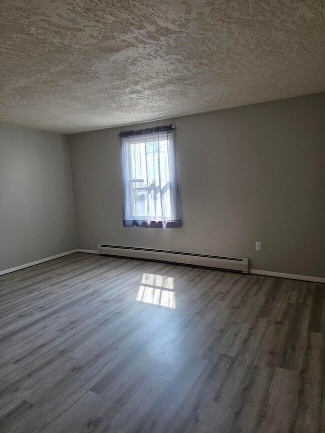 Building Photo - 500 A