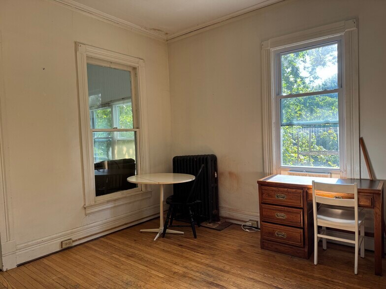 Primary Photo - 210 Stewart Ave