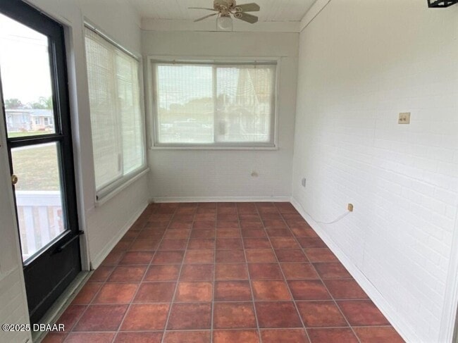 Building Photo - 473 Golf Blvd