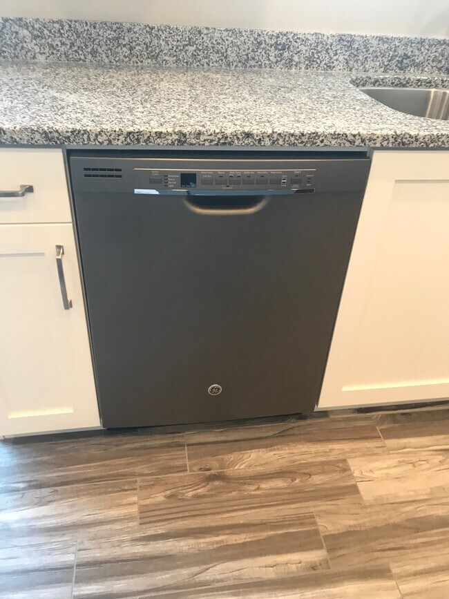 Building Photo - Very nice Townhouse in Santa Clara, with a POOL!!