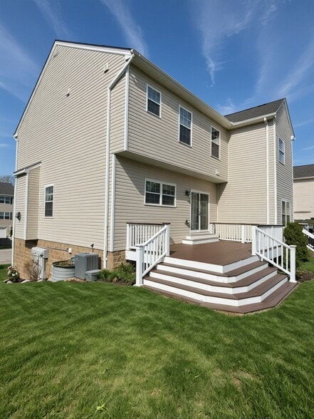 Building Photo - 680 Freedom Dr