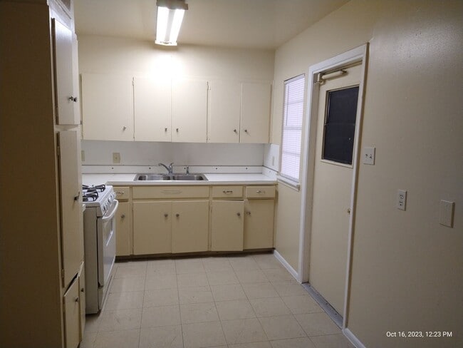 Building Photo - 359 Waxwood Ln