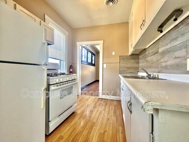 Primary Photo - 325 E Washington St