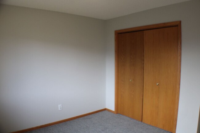 Building Photo - Three bed 2 bath townhome $1750/mo.