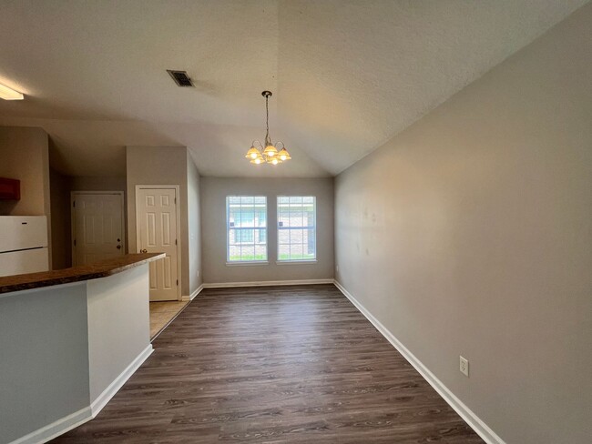 Building Photo - Newly Renovated 3 bedroom 2 bath home!!