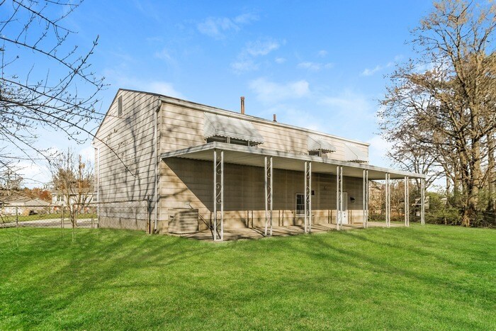 Building Photo - 2763 Quaker Ct