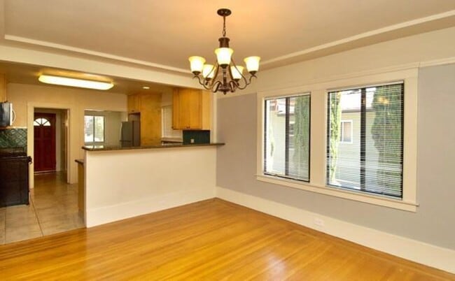 Building Photo - G4 | 1032-1034 Paloma Avenue
