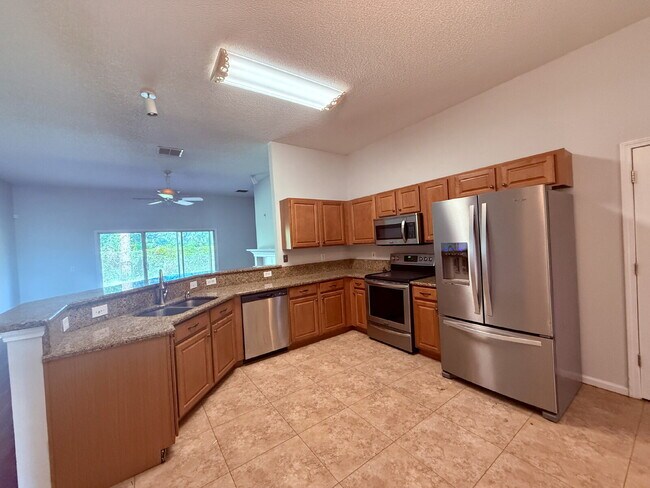 Building Photo - Stunning Lakefront Retreat: 3BR/2BA Home w...
