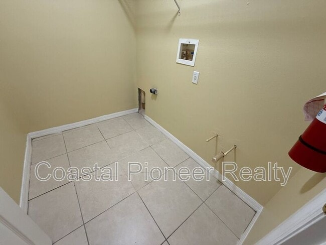 Building Photo - 5320 Lorilawn Dr