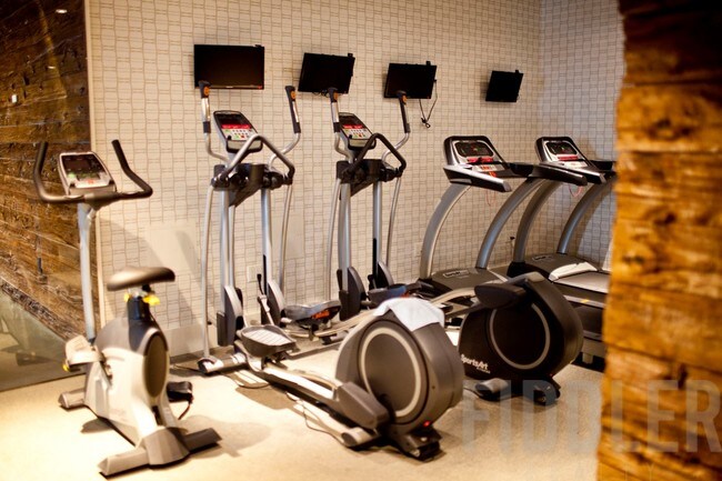 Building Photo - 220 N 10th St