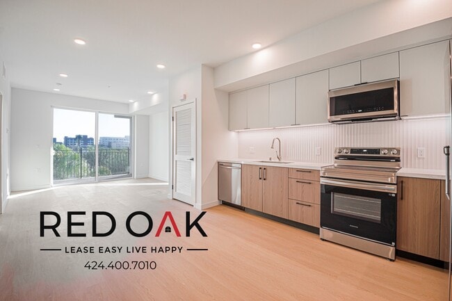 Building Photo - 856 S Gramercy Dr