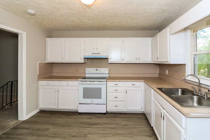 Building Photo - 4910 Old Briar Trail