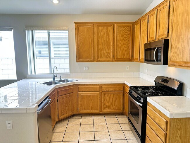 Building Photo - Refreshed Single Family Home in Garden Grove