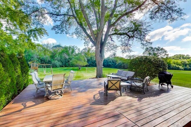 Building Photo - 21301 N Woodland Ave