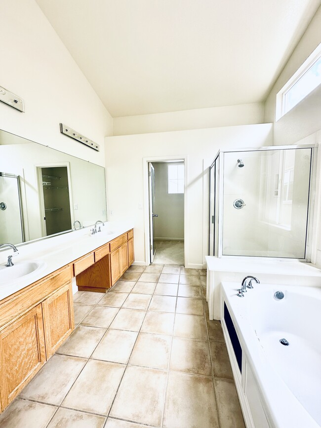 Building Photo - 25705 Crestfield Dr