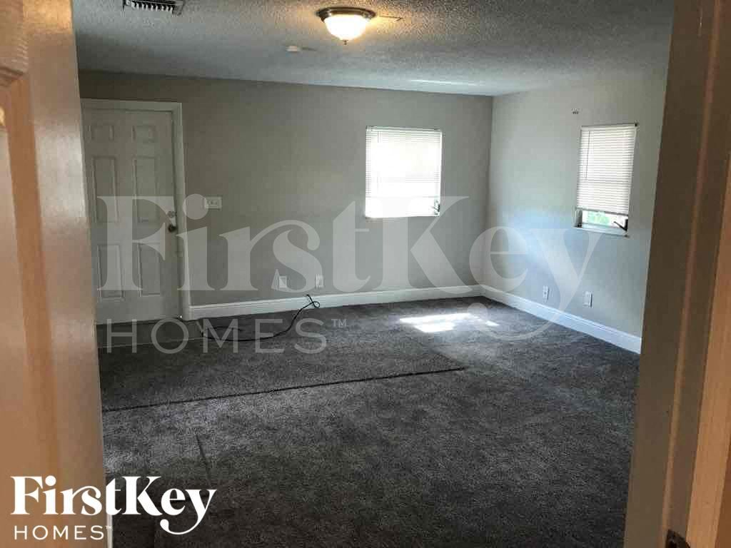 Building Photo - 4882 Pine Cone Ln