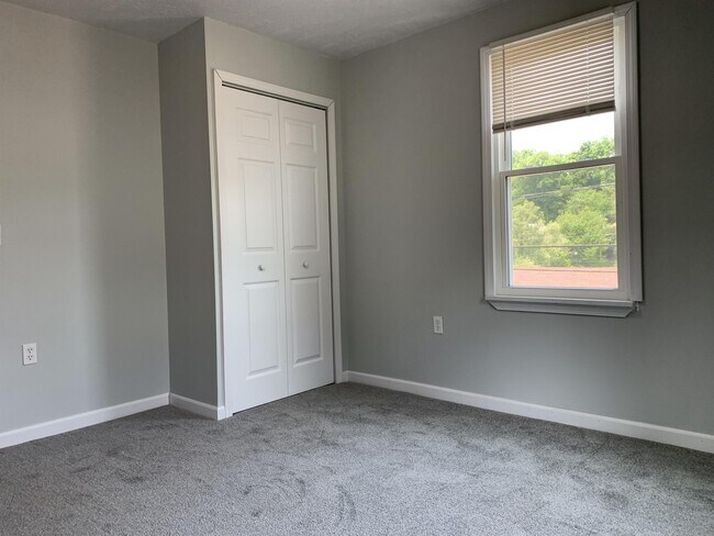 Building Photo - 800 Mill St