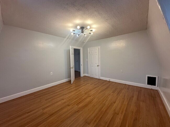 Building Photo - 78 Dix St