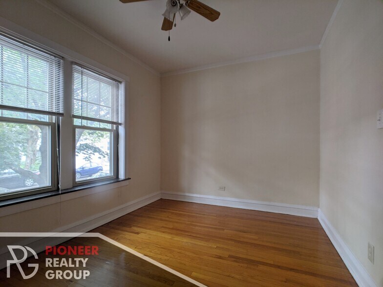Building Photo - 4912 N Hoyne Ave