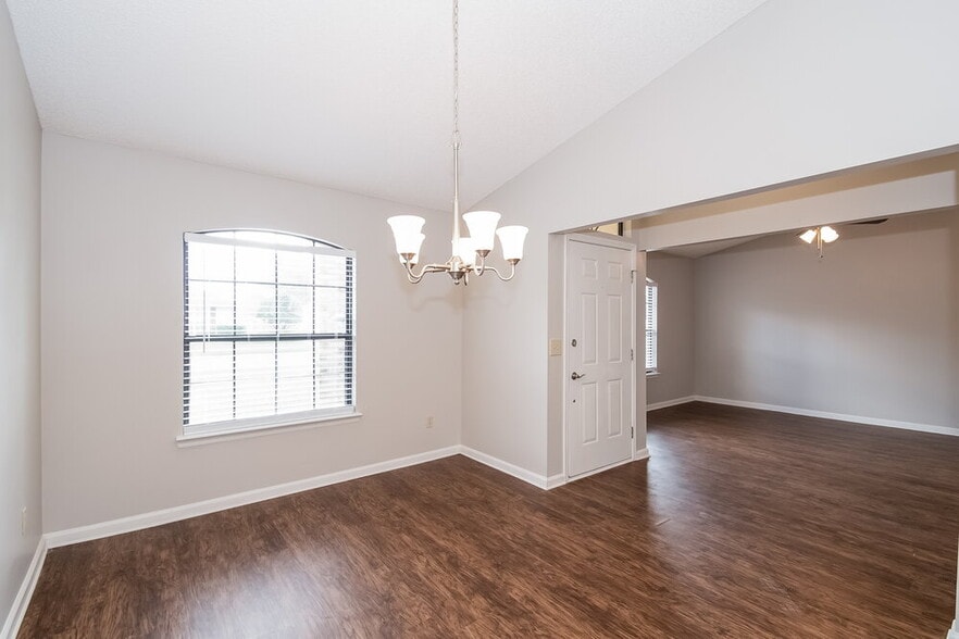 Building Photo - 3413 Deerfield Pointe Dr