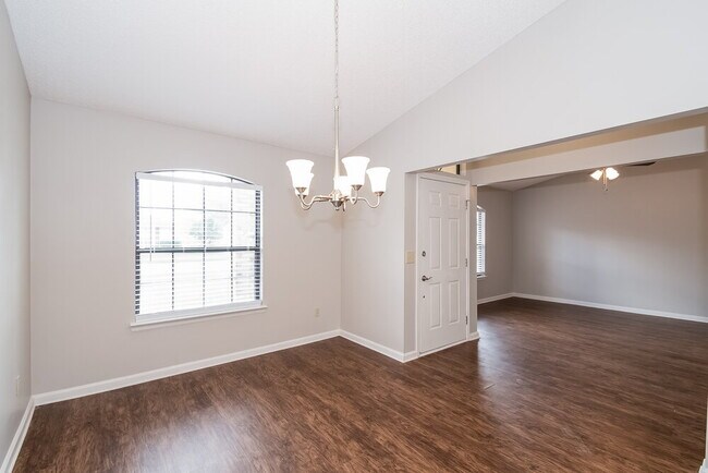 Building Photo - 3413 Deerfield Pointe Dr