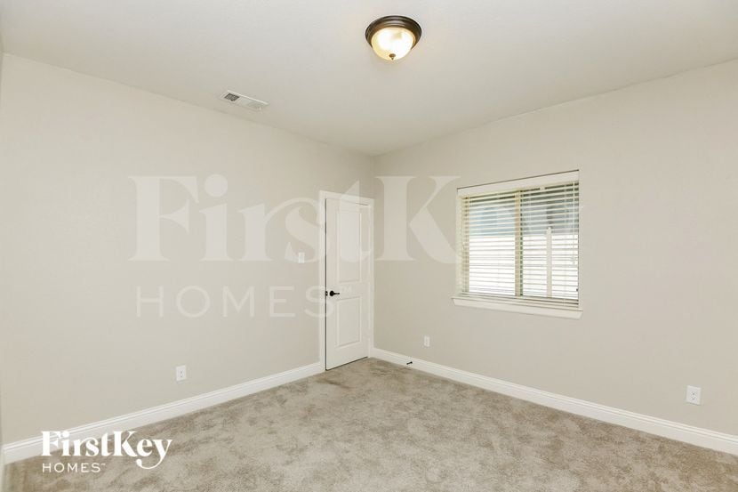 Building Photo - 13725 Parkline Wy