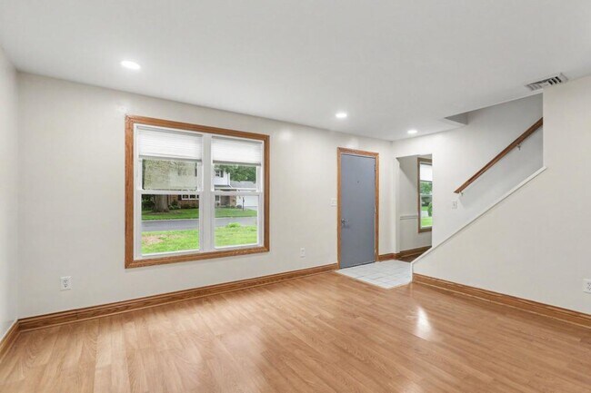 Building Photo - 136 Brookside Ave