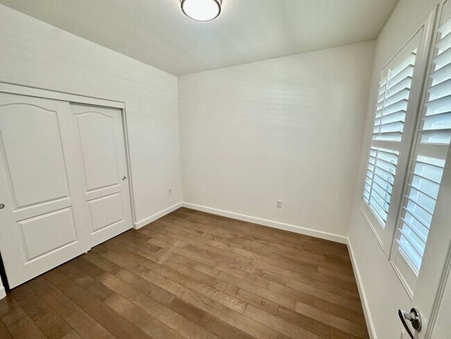 Building Photo - Beautiful Newer Home, Very Clean- Move In ...