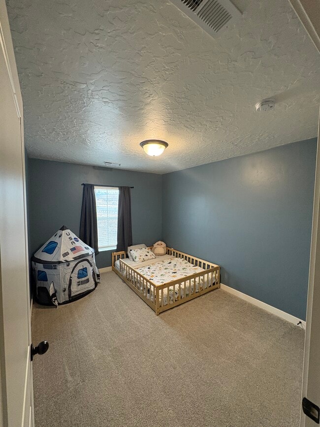 Building Photo - 9391 N Vernham Ln