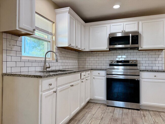 Building Photo - 609 Howard Dr