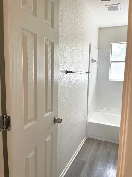 Building Photo - 8337 Clifford St