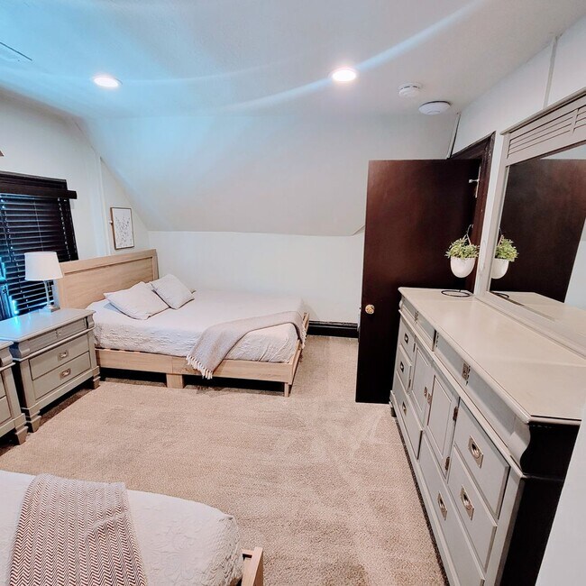 Building Photo - 623 E 100 S