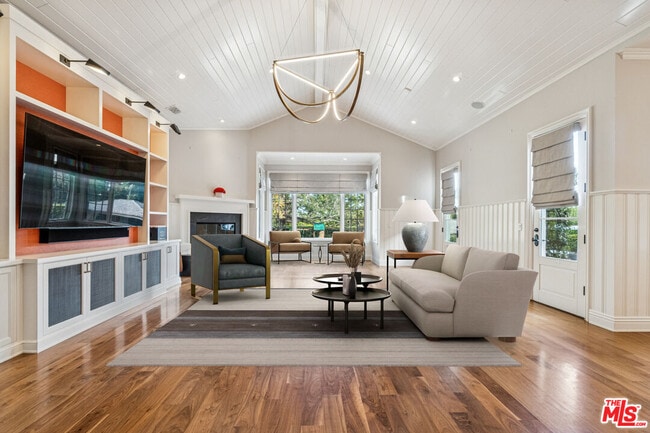 Building Photo - 458 Toyopa Dr