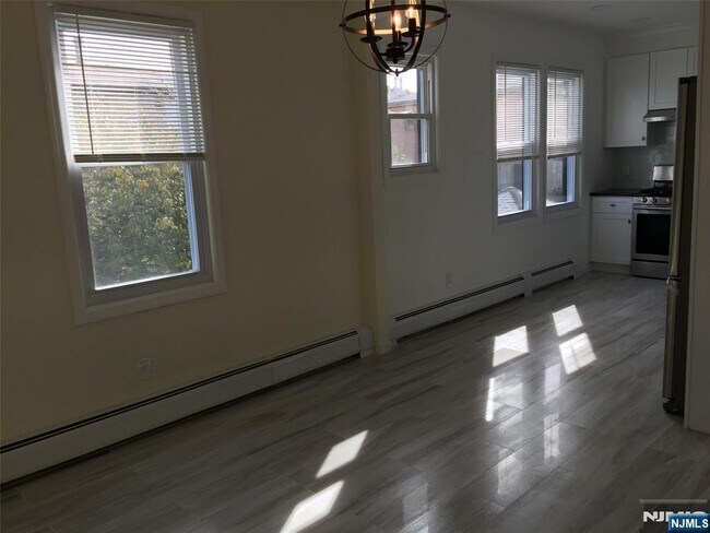 Building Photo - 248 2nd St