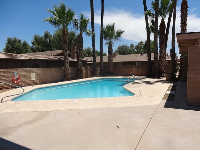 Building Photo - STUNNING 2 BEDROOM REMODELED TEMPE TOWNHOM...