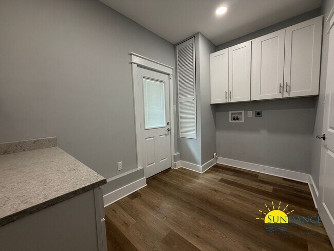 Building Photo - Lovely 3 Bedroom Home in Fort Walton Beach!