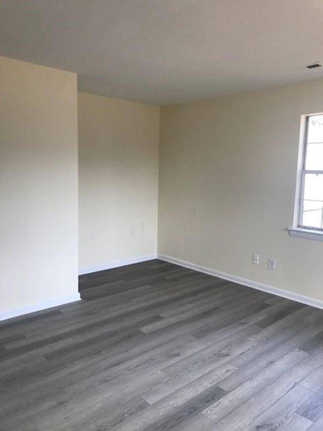 Building Photo - Must see this Adorable 3 bedroom 1 bath home in a Cu Da Sac. Conveniently close to Uptown, NODA, ...