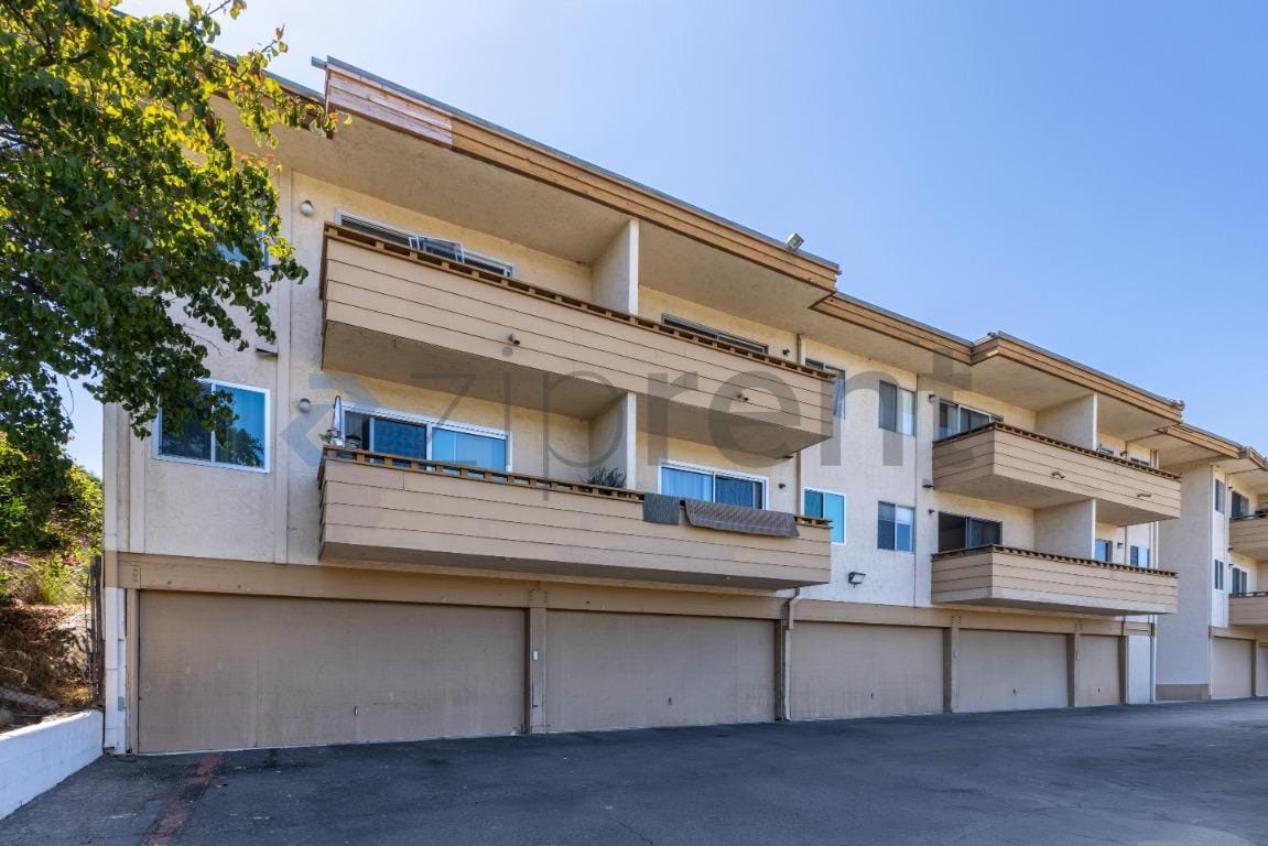 Building Photo - Unit A2
