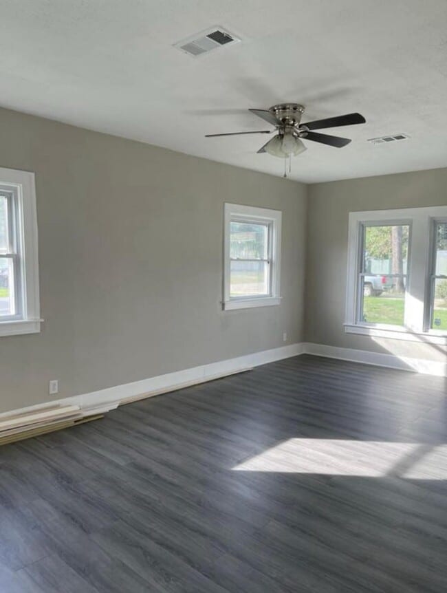 Building Photo - 8704 Lanewood Dr