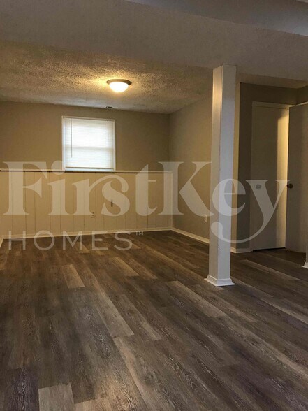 Building Photo - 1324 Lansdowne Rd