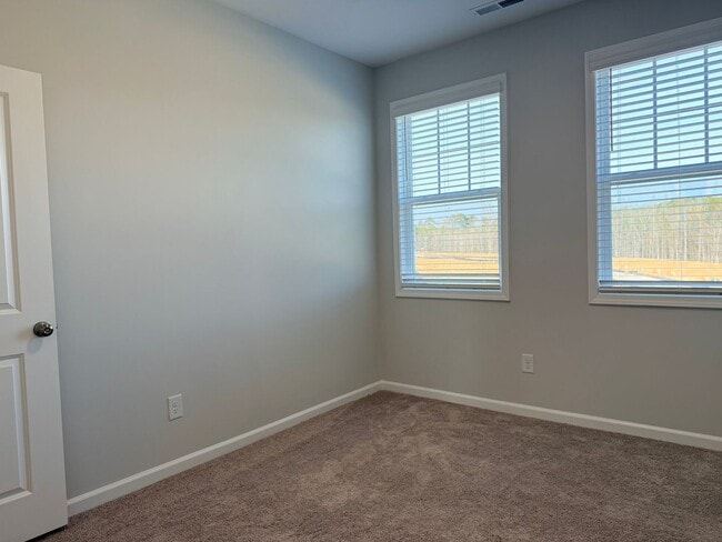 Building Photo - AMAZING Residence, Near Educational Facilities, With Wonderful Amenities!